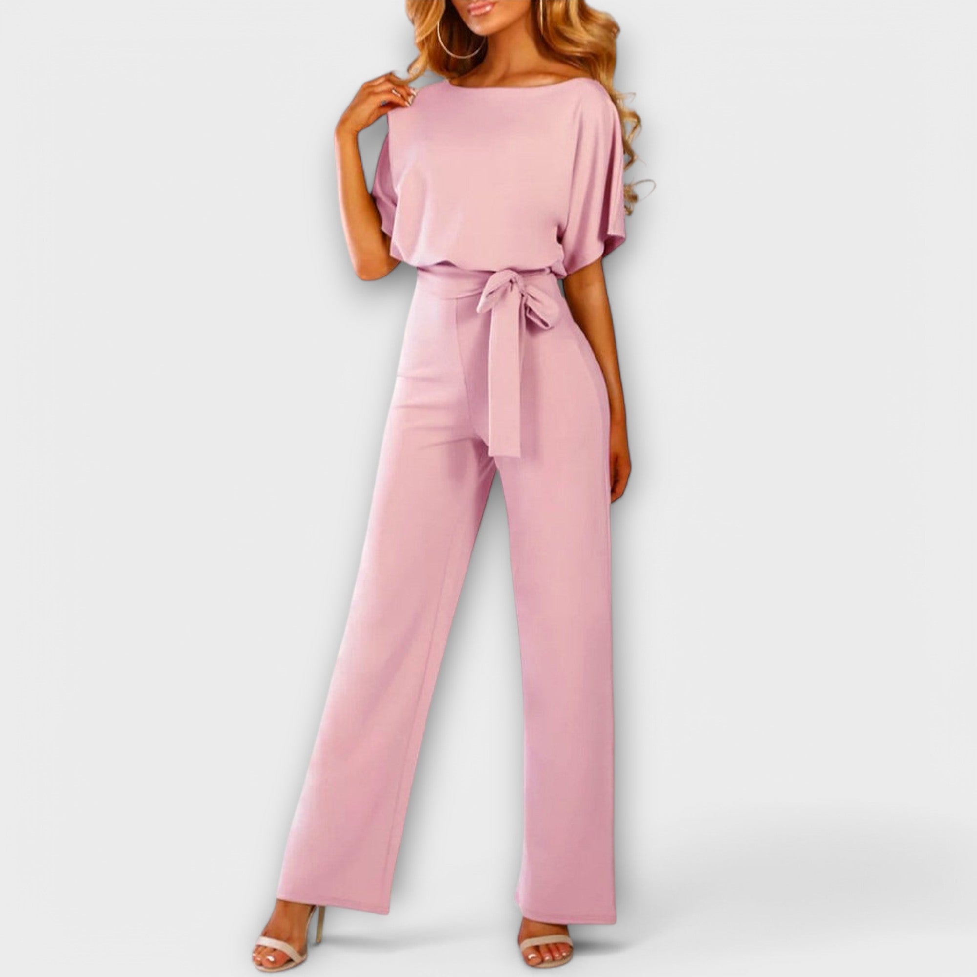 Stílusos és egyszerű jumpsuit