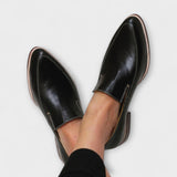 Junia – Hegyes orrú fekete loafer
