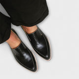 Junia – Fekete hegyes orrú loafer cipő